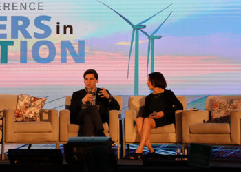 George Behrakis, co-founder and chief strategy officer of Climate Solutions Action Fund, and Andrea Yodsampa, CEO and founder of DEPLOY/US, appear at a panel on “Building Towards Bipartisan Solutions” panel at the VoLo Foundation's Climate Correction Conference on March 13 in Orlando. (Kimberly Vardeman photo)