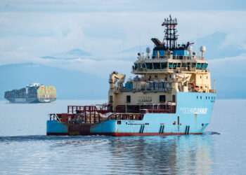 The shipping company Maersk expects to cut emissions and boost productivity at the same time with better logistics and low-emissions ships. (Gordon Leggett, CC BY-SA 4.0, via Wikimedia Commons)