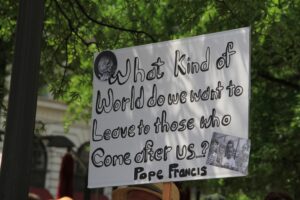 A sign featuring a quote from Pope Francis at the People's Climate in March 2017 in Washington, D.C. (Dcpeopleandeventsof2017, CC BY-SA 4.0, via Wikimedia Commons)
