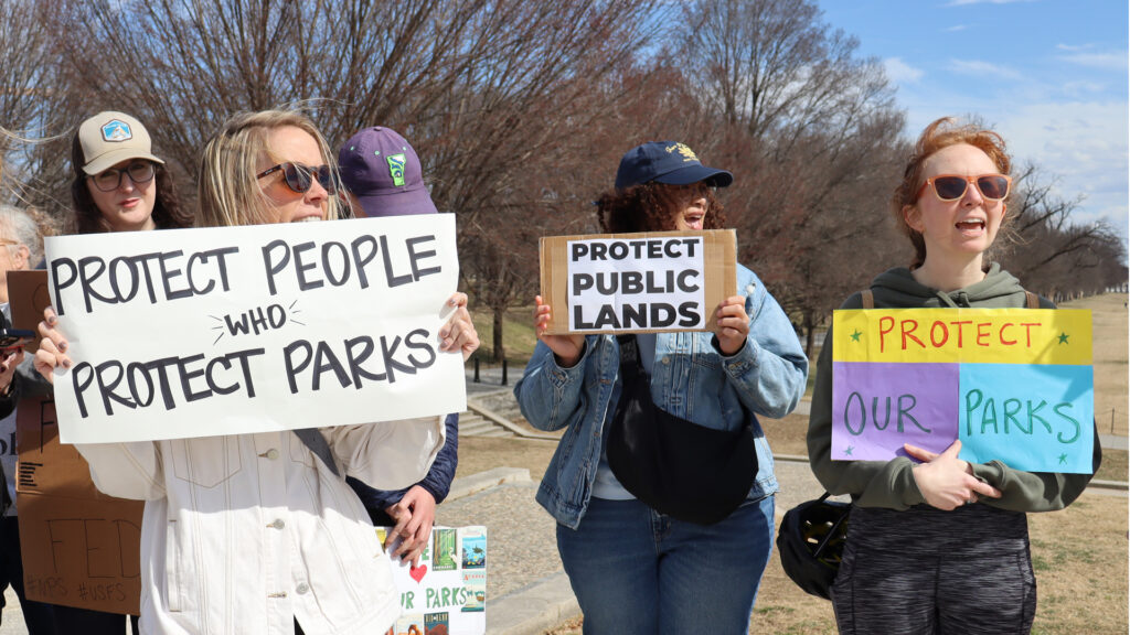 A rally to “Protect Our Parks and Public Lands” was held at the Lincoln Memorial in Washington, D.C., on March 1. (Elvert Barnes, CC BY-SA 2.0, via flickr)