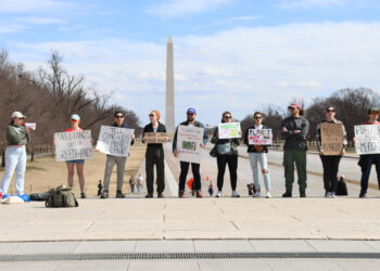 A rally to “Protect Our Parks and Public Lands” was held at the Lincoln Memorial in Washington, D.C., on March 1. (Elvert Barnes, CC BY-SA 2.0, via flickr)