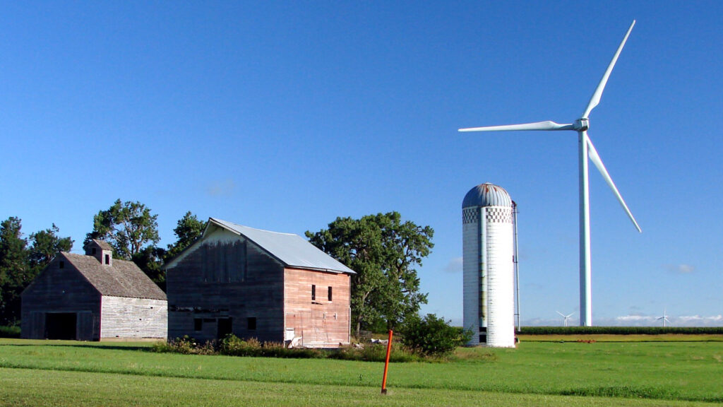 A wind turbine on an Iowa farm (Don Graham, CC BY-SA 2.0, via Wikimedia Commons)