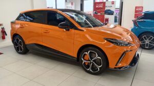 An MG 4 Trophy Long Range electric vehicle in a showroom (MoCars, CC0, via Wikimedia Commons)