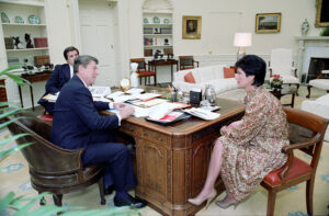 President Ronald Reagan meets with EPA Administrator Anne Gorsuch in the Oval Office in May 1982. (White House Photographic Collection, Public domain, via Wikimedia Commons)