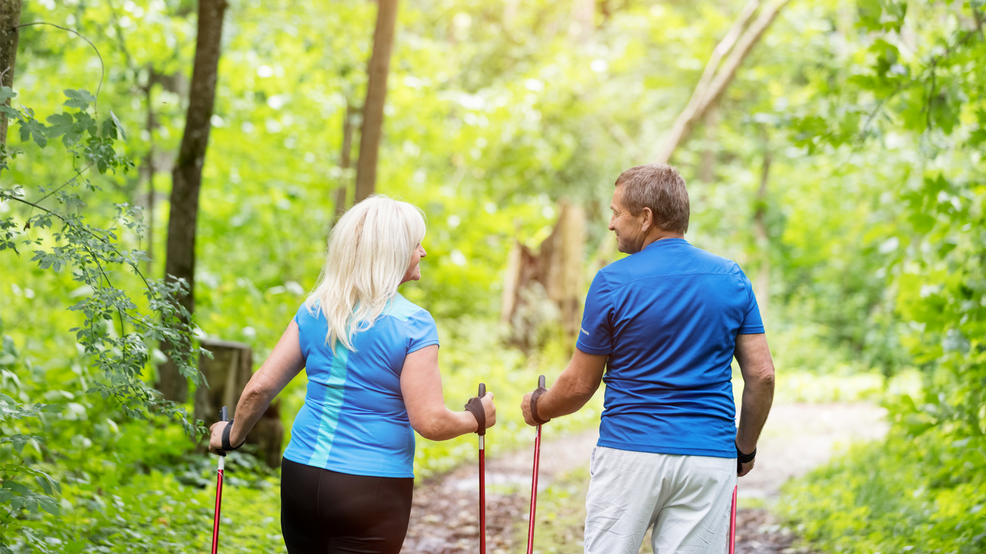 A senior couple walks on a nature trail. (iStock image)