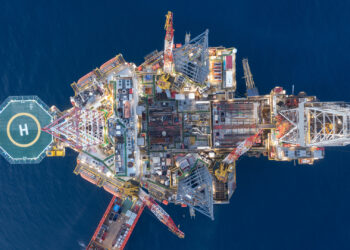 An aerial view of an offshore oil platform in the Gulf (iStock image)