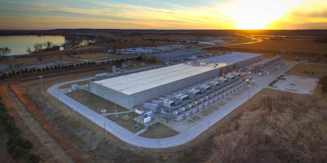A Google data center in Council Bluffs, Iowa (chaddavis.photography from United States, CC BY 2.0, via Wikimedia Commons)