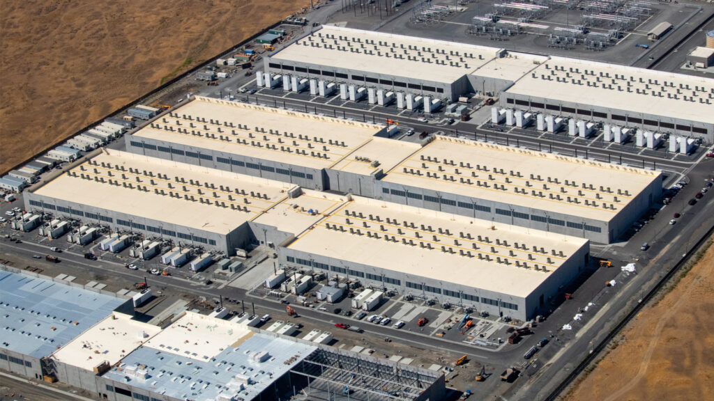 An aerial view of three Amazon data centers and a fourth under construction in Oregon (Tedder, CC BY-SA 4.0, via Wikimedia Commons)