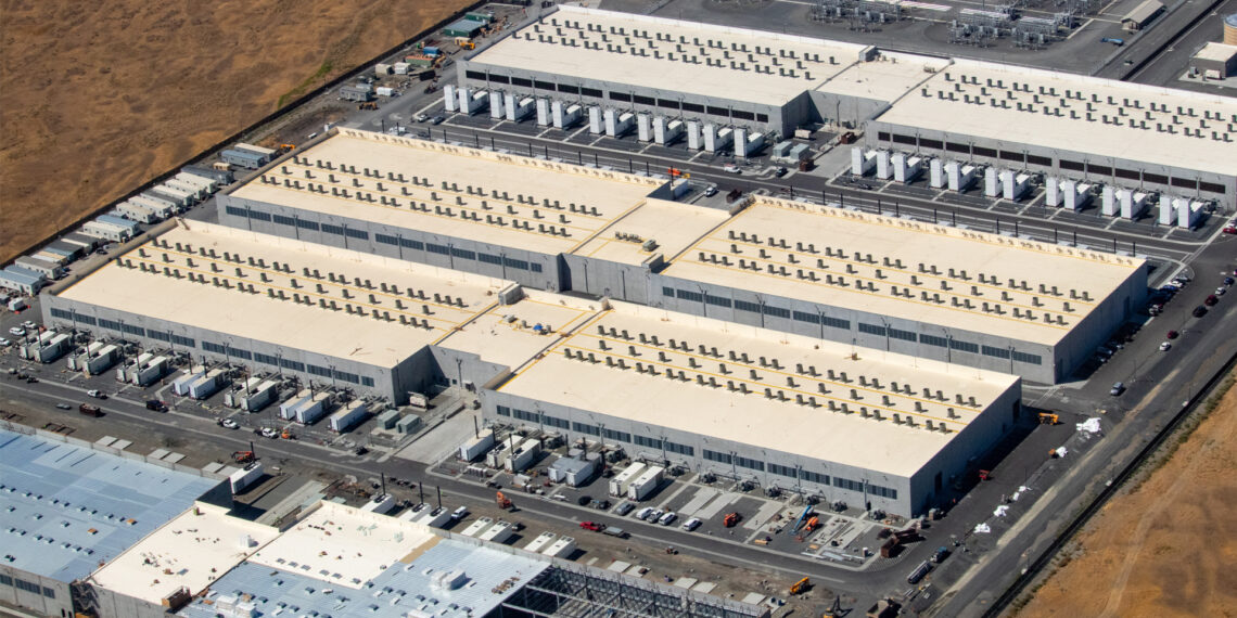 An aerial view of three Amazon data centers and a fourth under construction in Oregon (Tedder, CC BY-SA 4.0, via Wikimedia Commons)