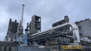 A carbon capture installation at a cement factory in Norway (PutTheKettleOn, CC BY 4.0, via Wikimedia Commons)