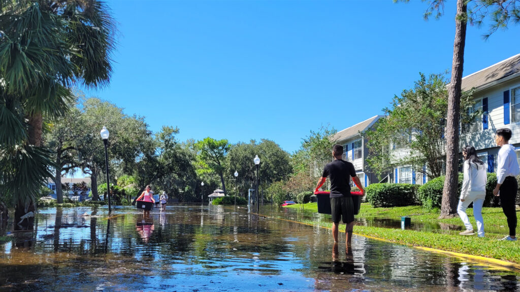 Hurricane Ian flooding victims carrying their belongings in Orlando (iStock image)