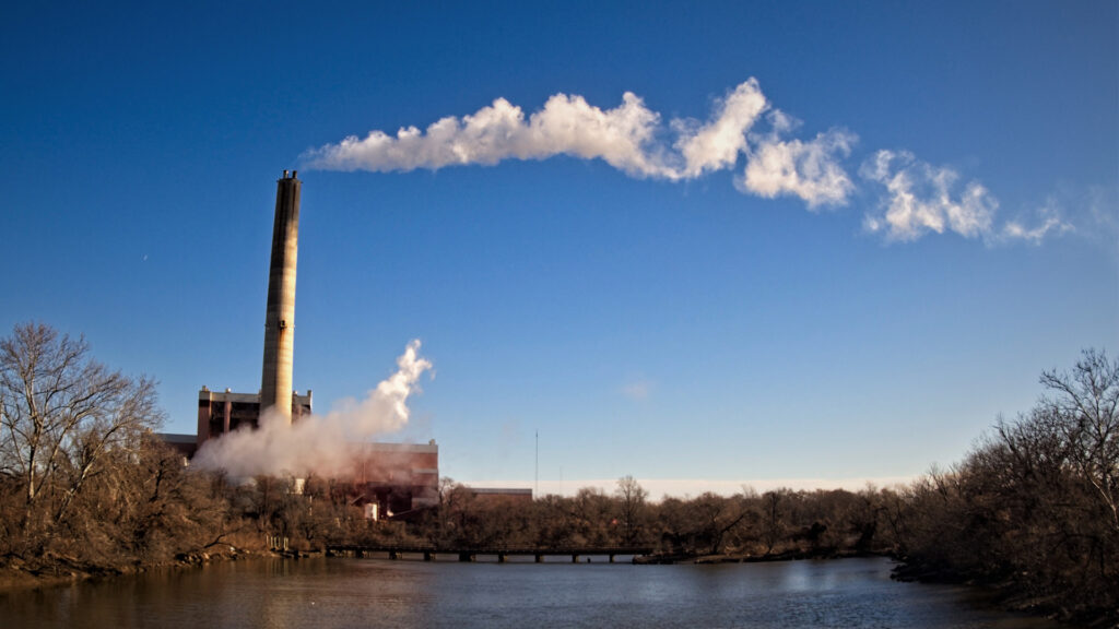 Smoke streams from an incinerator waste-to-energy facility (iStock image)