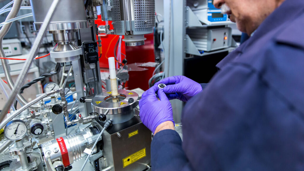 Research and development to support the advancement of small modular reactors and advanced reactors. (Canadian Nuclear Laboratories, CC BY-ND 2.0, via flickr)