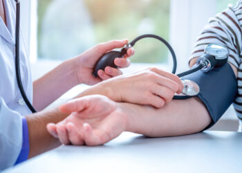 A doctor measures the blood pressure of a patient (iStock image)