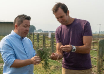 Dr. Wilmer Cuervo, recipient of the VoLo Foundation’s VISTA Award in 2023, speaks with Zay Harding, host of the television series "The Visioneers with Zay Harding." (Image courtesy of VoLo Foundation)