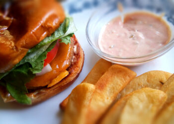 A Boca Burger with fries (mush m., CC BY 2.0, via flickr)