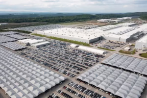 Car manufacturers in the U.S. have invested large sums of money to produce electric vehicles. (Elijah Nouvelage/Getty Images)