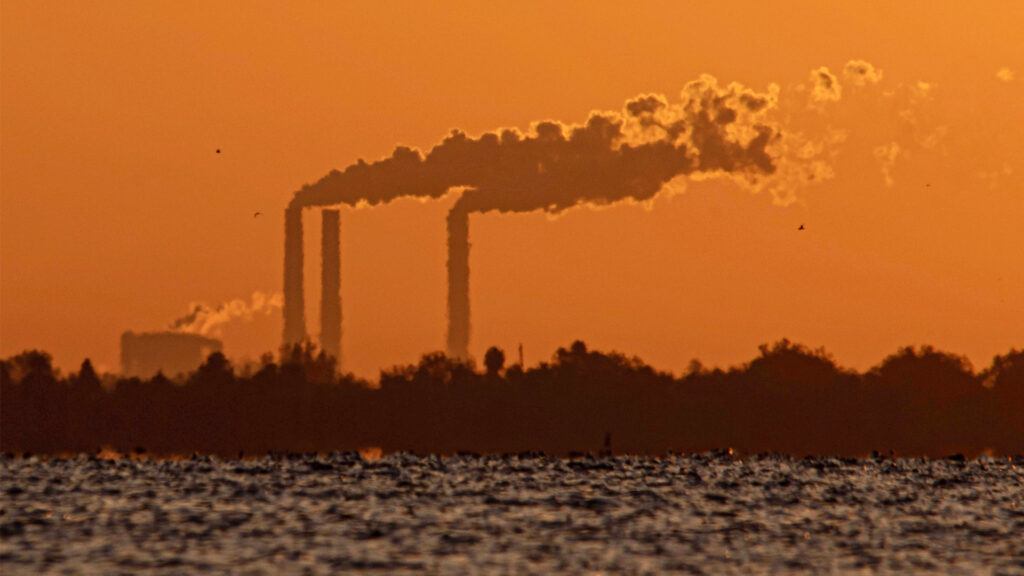 Smoke is emitted from a power plant in Florida (iStock image)