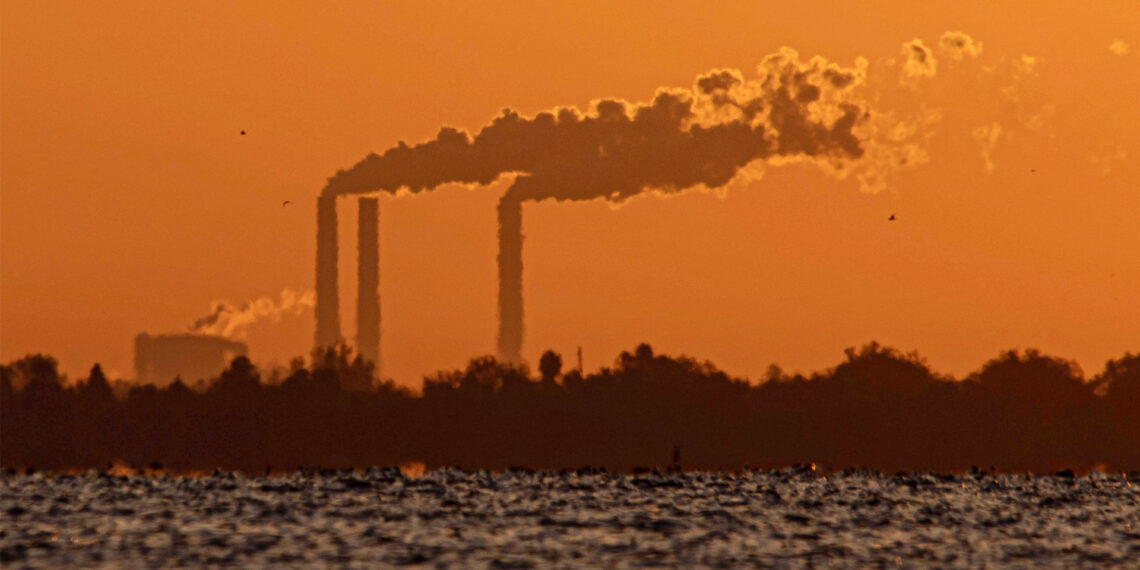 Smoke is emitted from a power plant in Florida (iStock image)