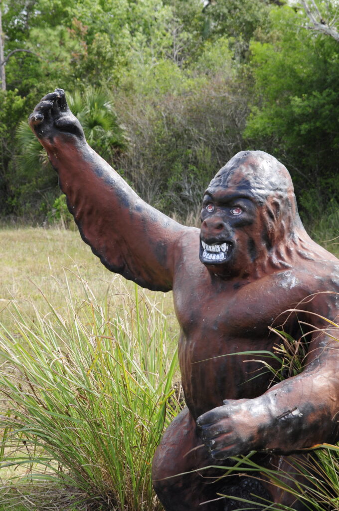 A statue depicting the Florida skunk ape (MikesMegapixels, CC BY 3.0, via Wikimedia Commons)
