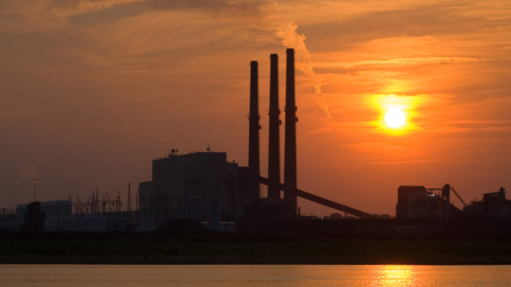 The Allen Fossil Plant, a coal-fired power plant, operated south of Memphis from 1959 to 2018 before being replaced by natural gas plant under an Environmental Protection Agency order to reduce emissions. (TVA Web Team, CC BY 2.0, via Wikimedia Commons)